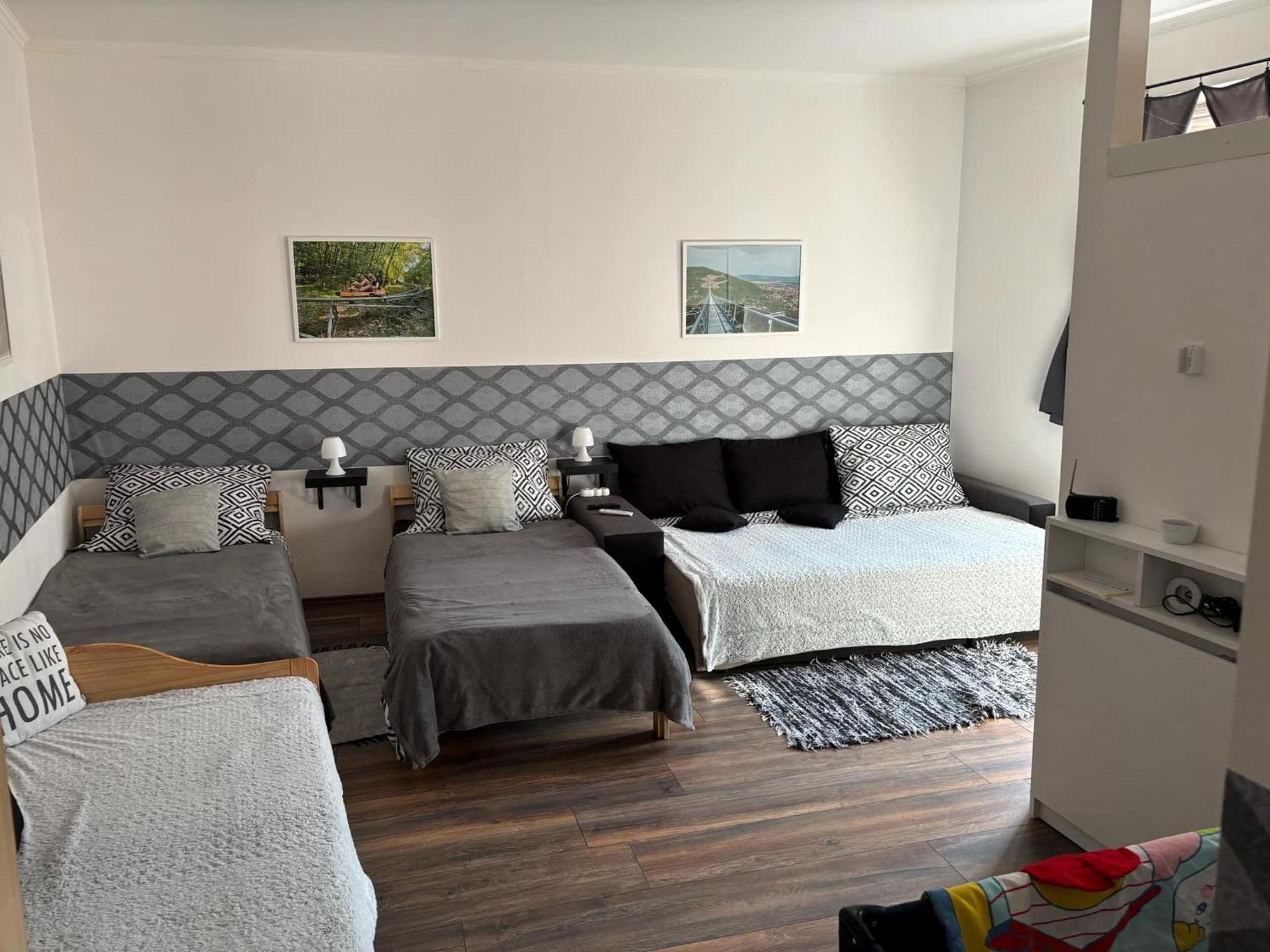 Mazli Vendeghaz Hotel Satoraljaujhely ภายนอก รูปภาพ